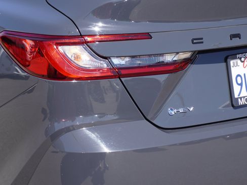Used 2025 Toyota Camry SE FWD image 8