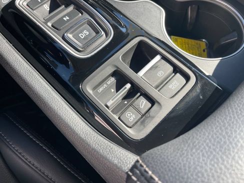 Used 2024 Honda Pilot Touring image 15
