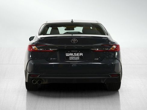 Used 2025 Toyota Camry SE image 4