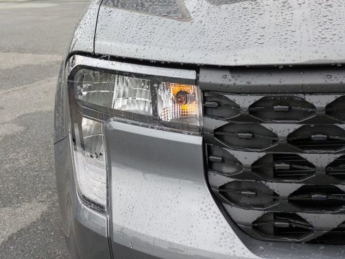 New 2025 Ford Maverick XL image 10