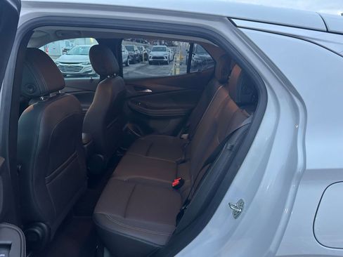 Used 2025 Buick Encore GX Preferred image 23