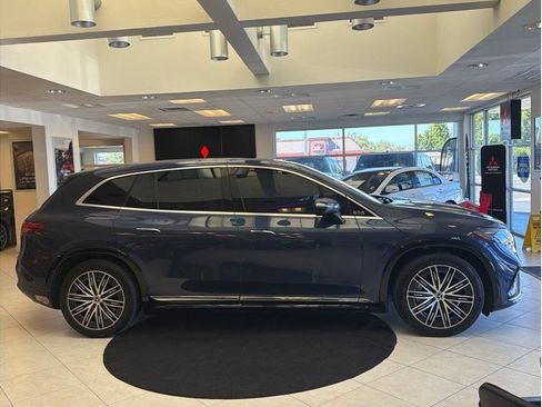 Used 2023 Mercedes-Benz EQS 580 4MATIC SUV image 4
