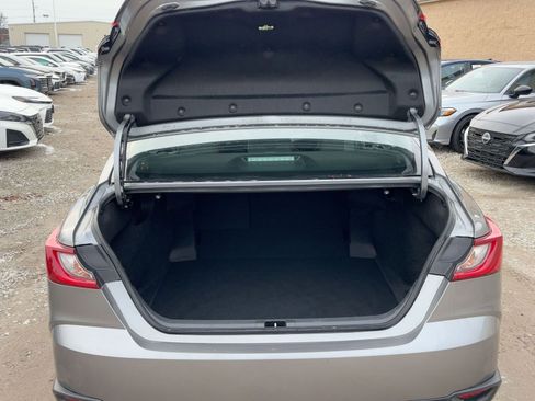 Used 2025 Toyota Camry SE image 12