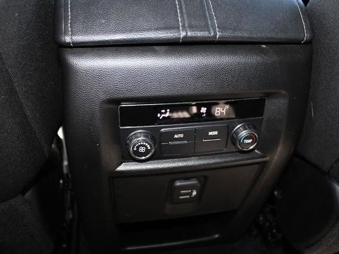Used 2023 Chevrolet Traverse LT AWD/4WD image 29