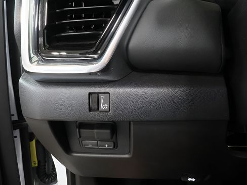 Used 2025 GMC Canyon Elevation w/ Convenience Package AWD/4WD image 18