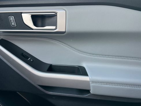 Used 2022 Ford Explorer XLT w/ Equipment Group 202A image 21