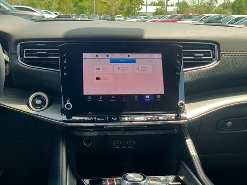 Used 2024 Jeep Wagoneer Series III image 19