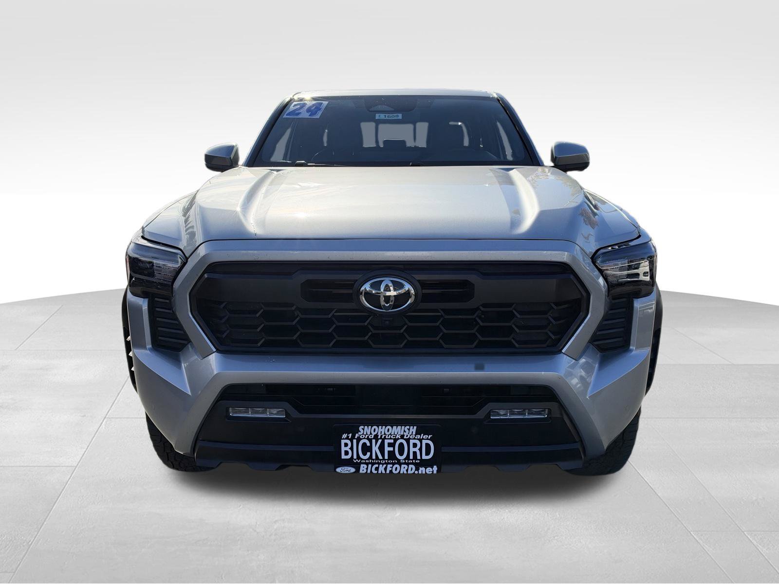 Used 2024 Toyota Tacoma TRD Off-Road w/ TRD Off Road Premium Package AWD/4WD image 2