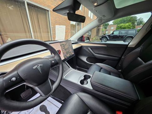 Used 2022 Tesla Model Y Long Range AWD/4WD image 38