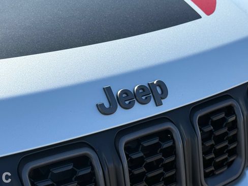 Used 2025 Jeep Compass Trailhawk AWD/4WD image 31