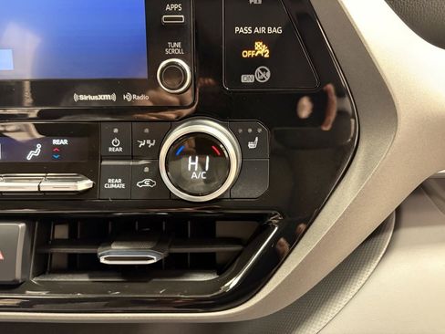Used 2022 Toyota Highlander XLE image 22