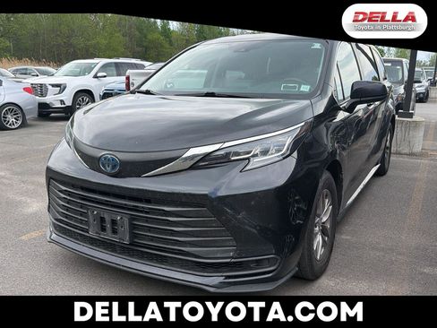 Used 2022 Toyota Sienna LE AWD/4WD image 1