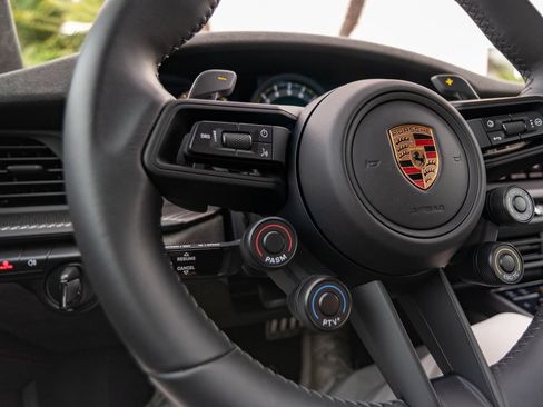 Used 2025 Porsche 911 GT3 RS RWD image 17