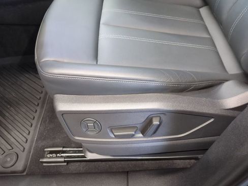 Used 2025 Audi Q5 Premium w/ Convenience Package AWD/4WD image 15