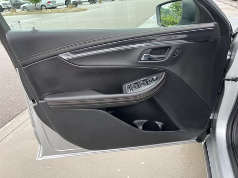 Used 2016 Chevrolet Impala LT FWD image 5