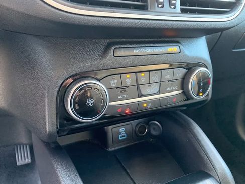 Used 2022 Ford Escape SE w/ Cold Weather Package image 26