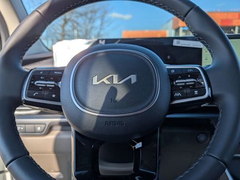 Used 2026 Kia Carnival FWD image 27