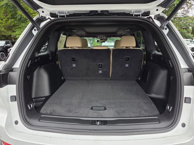 New 2026 Jeep Grand Cherokee Limited w/ Luxury Tech Group II RWD image 26