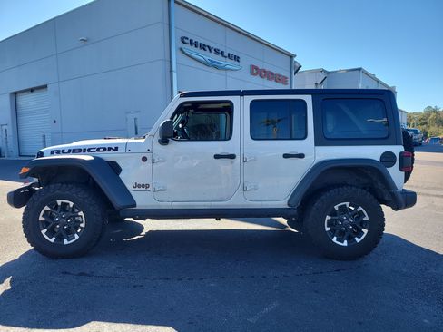 Used 2024 Jeep Wrangler Unlimited Rubicon w/ Technology Group image 7