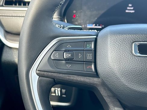Used 2025 Jeep Grand Cherokee L Limited w/ Black Appearance Package AWD/4WD image 25