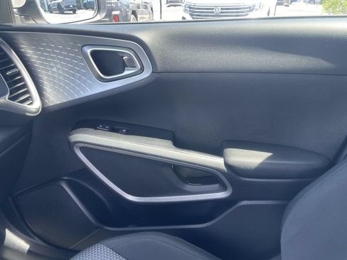 Certified 2022 Kia Soul LX w/ Technology Package FWD image 19
