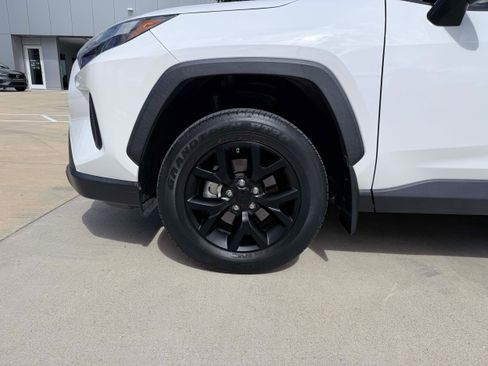 Used 2023 Toyota RAV4 LE FWD image 10