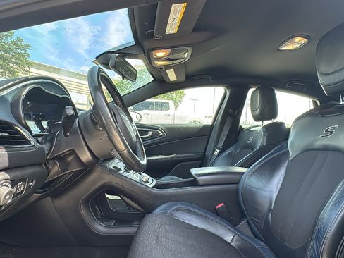 Used 2015 Chrysler 200 S FWD image 7