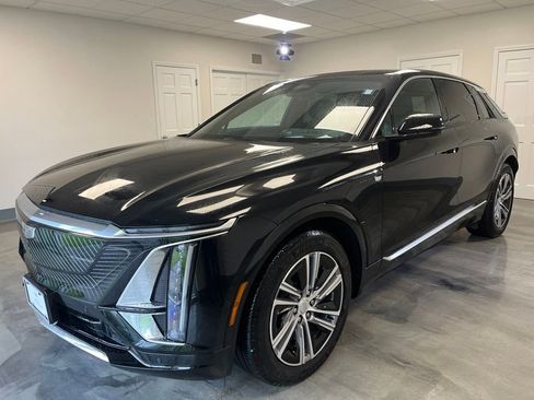 Certified 2024 Cadillac Lyriq Luxury w/ LPO, Floor Liner Package AWD/4WD image 4