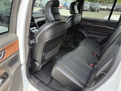 Used 2024 Jeep Grand Cherokee Summit w/ Luxury Tech Group V AWD/4WD image 12