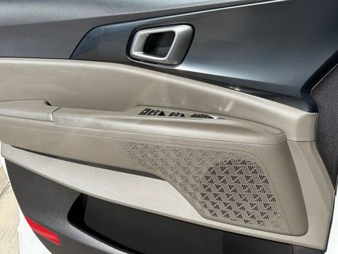 Used 2025 Kia Carnival LXS image 21