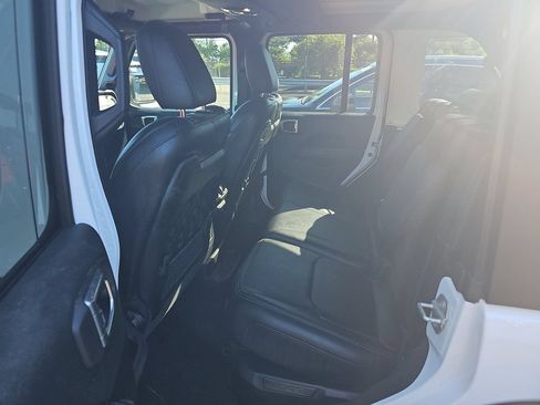 Used 2023 Jeep Wrangler Unlimited Rubicon 4xe AWD/4WD image 11