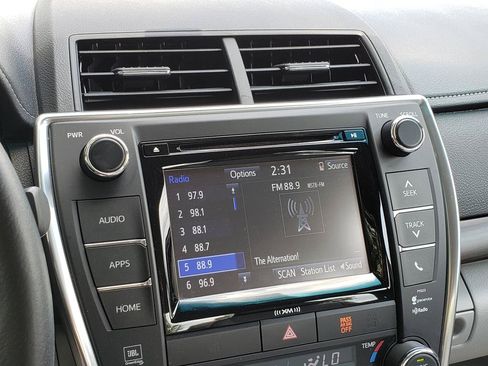 Used 2017 Toyota Camry XLE FWD image 21