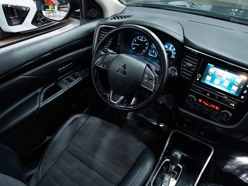 Used 2019 Mitsubishi Outlander SE image 10