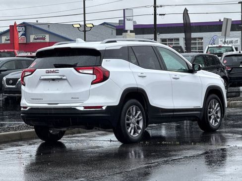Used 2024 GMC Terrain SLT image 4