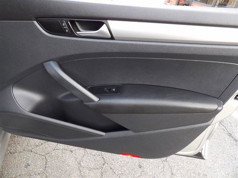 Used 2013 Volkswagen Passat 2.5 S image 13