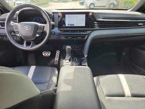 Used 2025 Toyota Camry SE FWD image 13