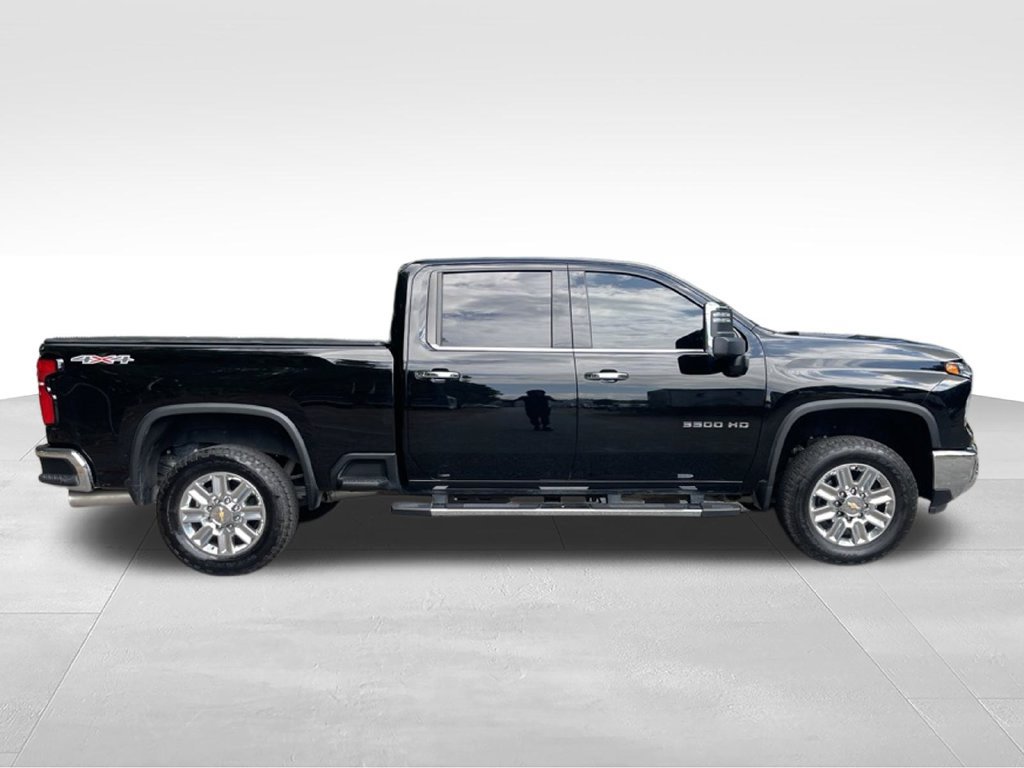 Used 2025 Chevrolet Silverado 3500 LTZ w/ LTZ Convenience Package AWD/4WD image 5
