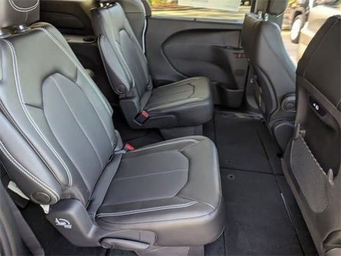 New 2026 Chrysler Pacifica Select image 20