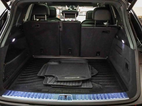 Used 2023 Porsche Cayenne Platinum Edition image 31