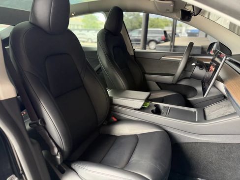 Used 2024 Tesla Model Y Long Range AWD/4WD image 18