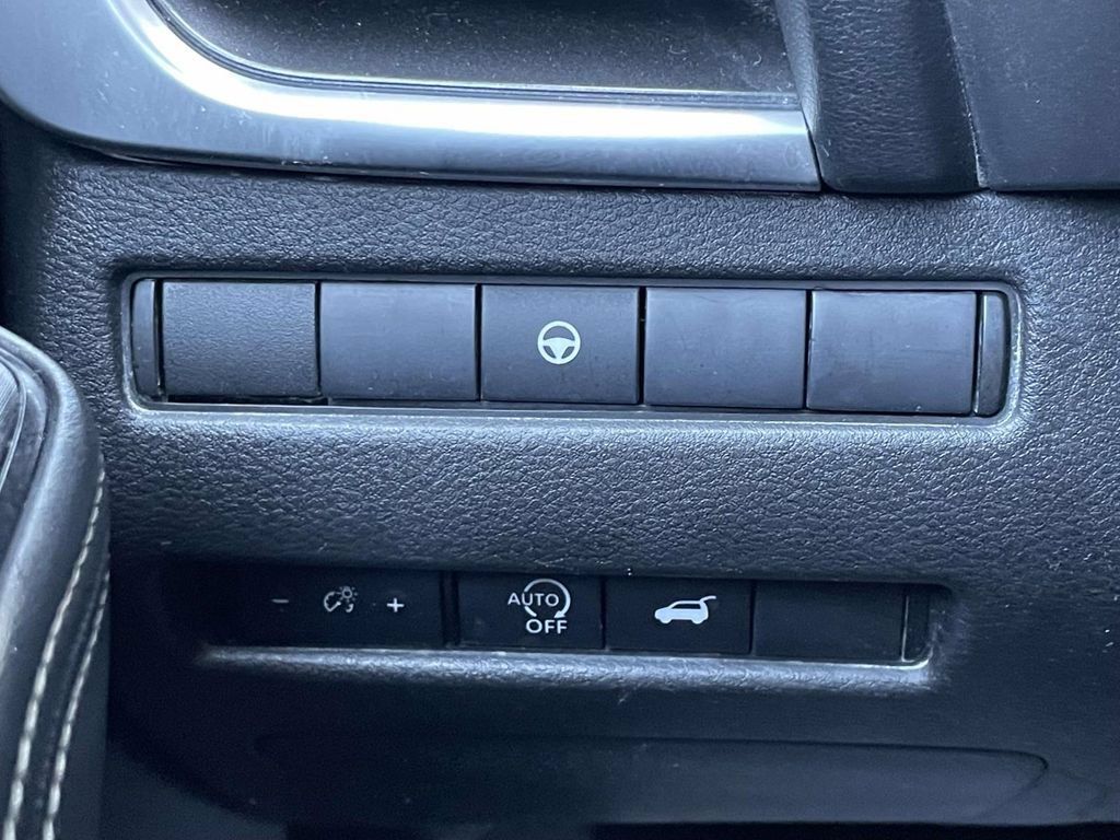 Used 2025 Nissan Rogue SV FWD image 18