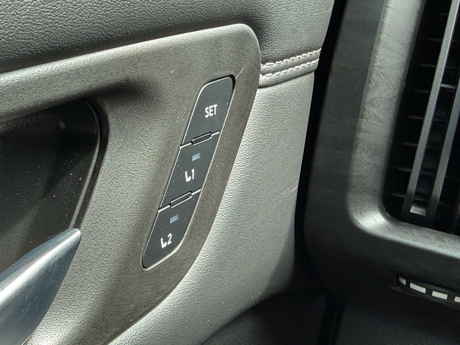 Used 2026 Nissan Pathfinder Platinum AWD/4WD image 18