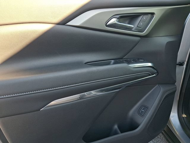 Used 2025 Chevrolet Traverse LT FWD image 13