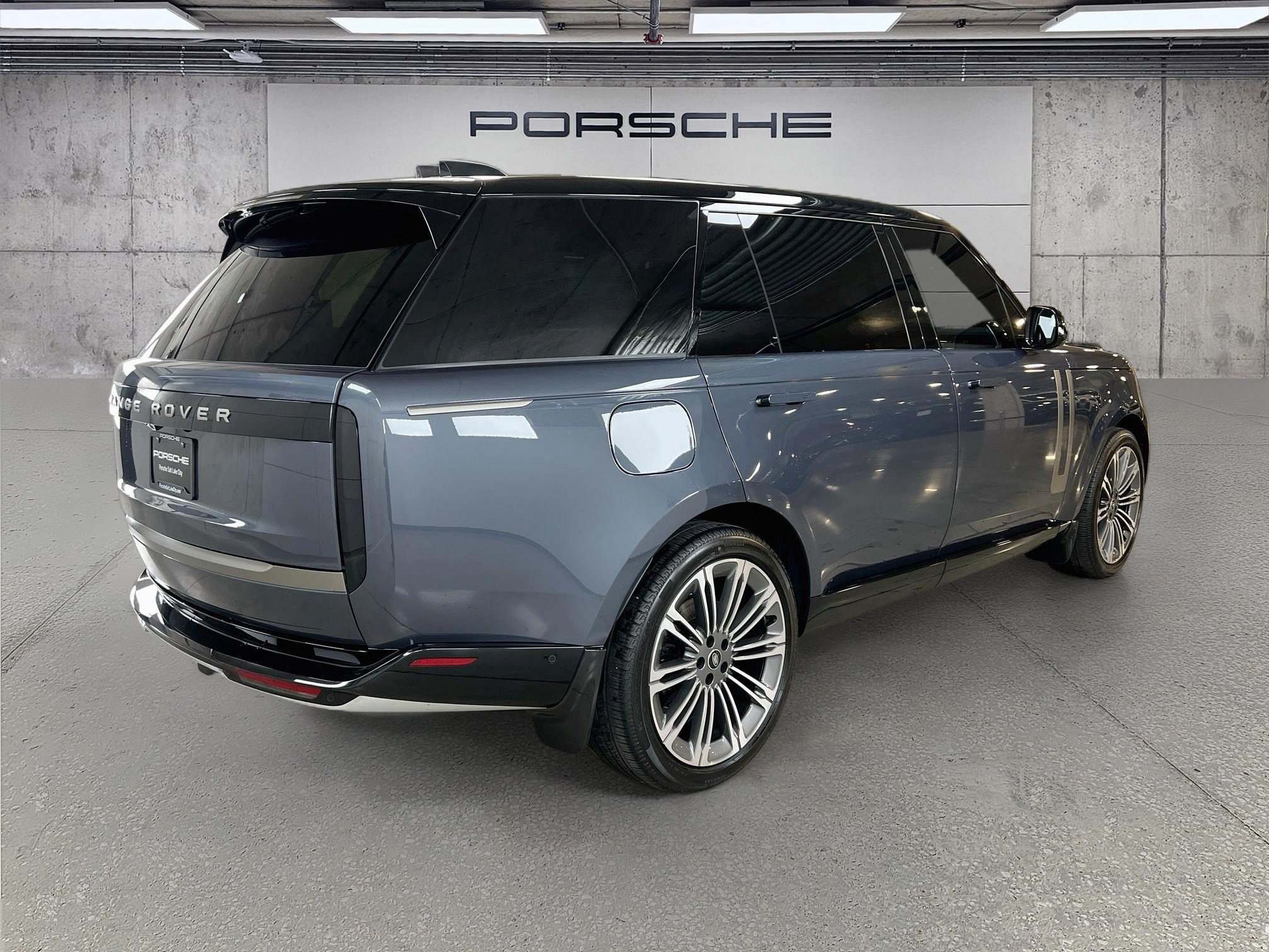 Used 2025 Land Rover Range Rover Long Wheelbase SE AWD/4WD image 9