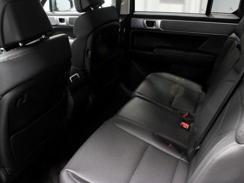 Used 2025 Hyundai Santa Fe SEL FWD image 21