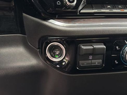 Used 2025 GMC Sierra 1500 SLT image 30