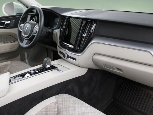 Used 2022 Volvo XC60 B5 Momentum w/ Advanced Package FWD image 22