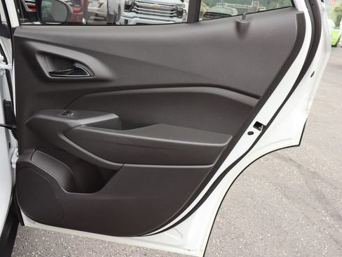 Used 2024 Chevrolet Trax RS w/ Sunroof Package FWD image 33