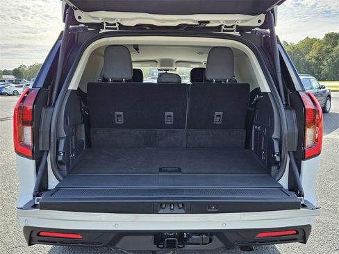 New 2025 Ford Expedition Active image 11