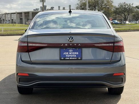 Used 2025 Volkswagen Jetta SE image 8